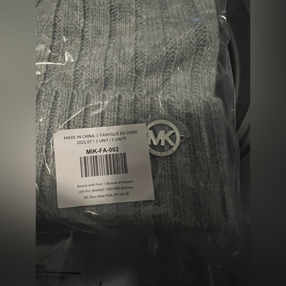 Michael Kors | Beanie With Pom - Picture 6 of 8